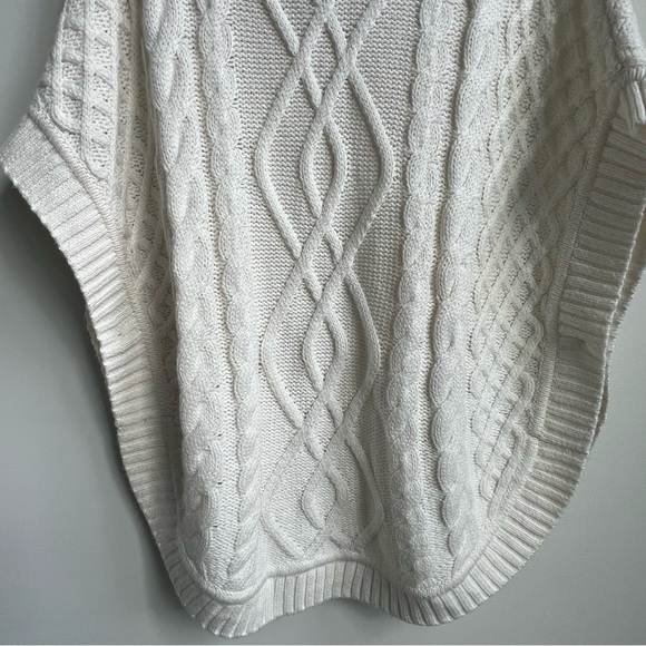 TALBOTS  Cream Cable Knit Sweater Poncho Cape w/ Faux Fur Collar NWT Small - Picture 10 of 11
